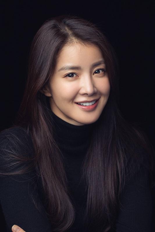 Lee si-young