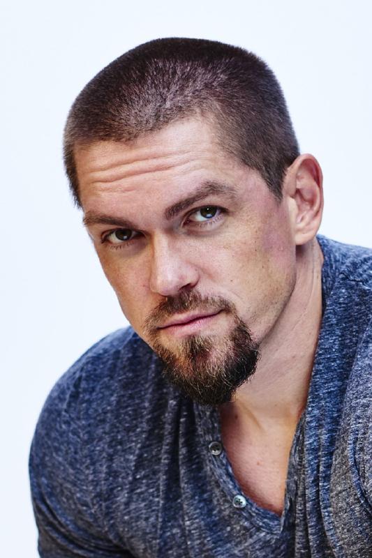 Steve howey