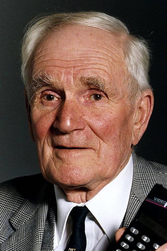 Desmond llewelyn